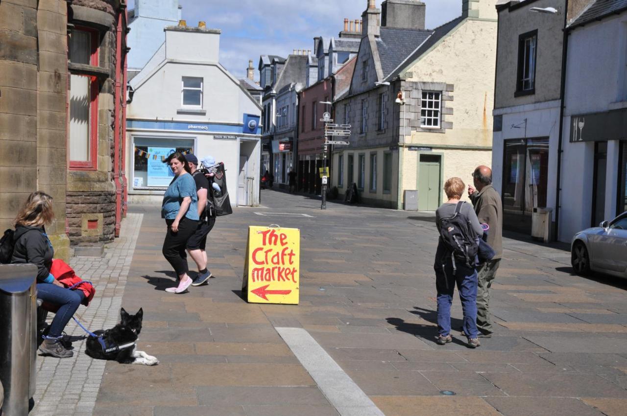No5 Esplanade Court, Stornoway Town Centre Apartment ภายนอก รูปภาพ